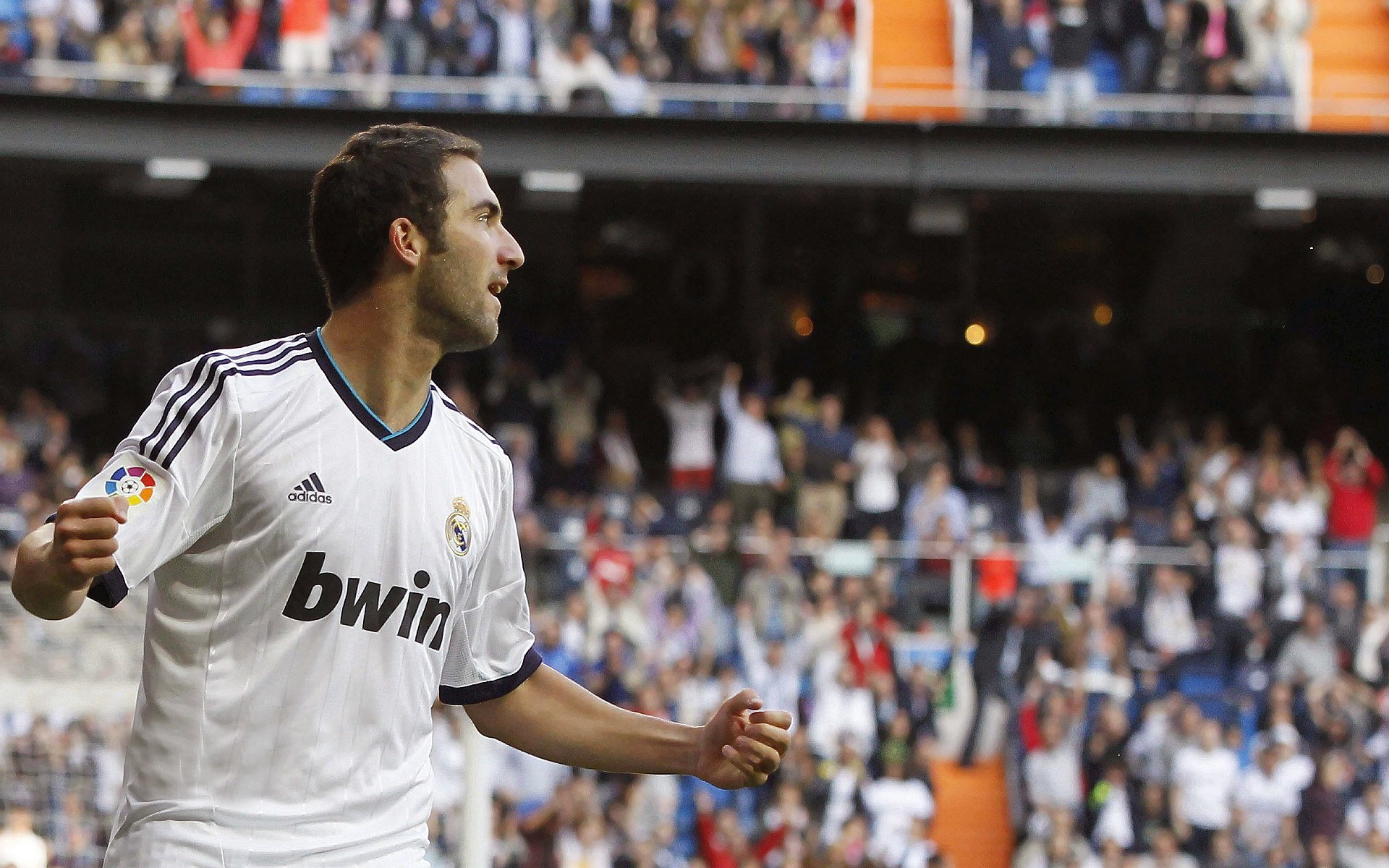 开云体育app-当众神降临绿茵场，希腊狂胜美国背后的足球文明冲突